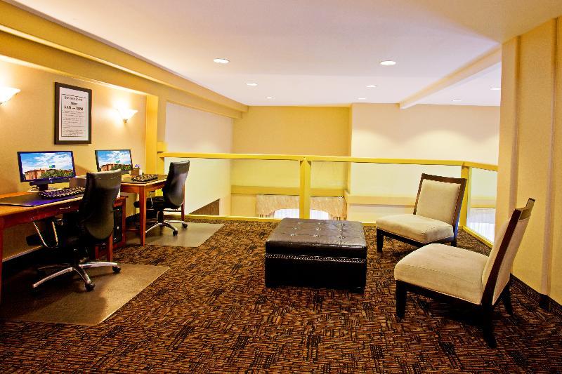 Holiday Inn Express Prescott By Ihg Zewnętrze zdjęcie